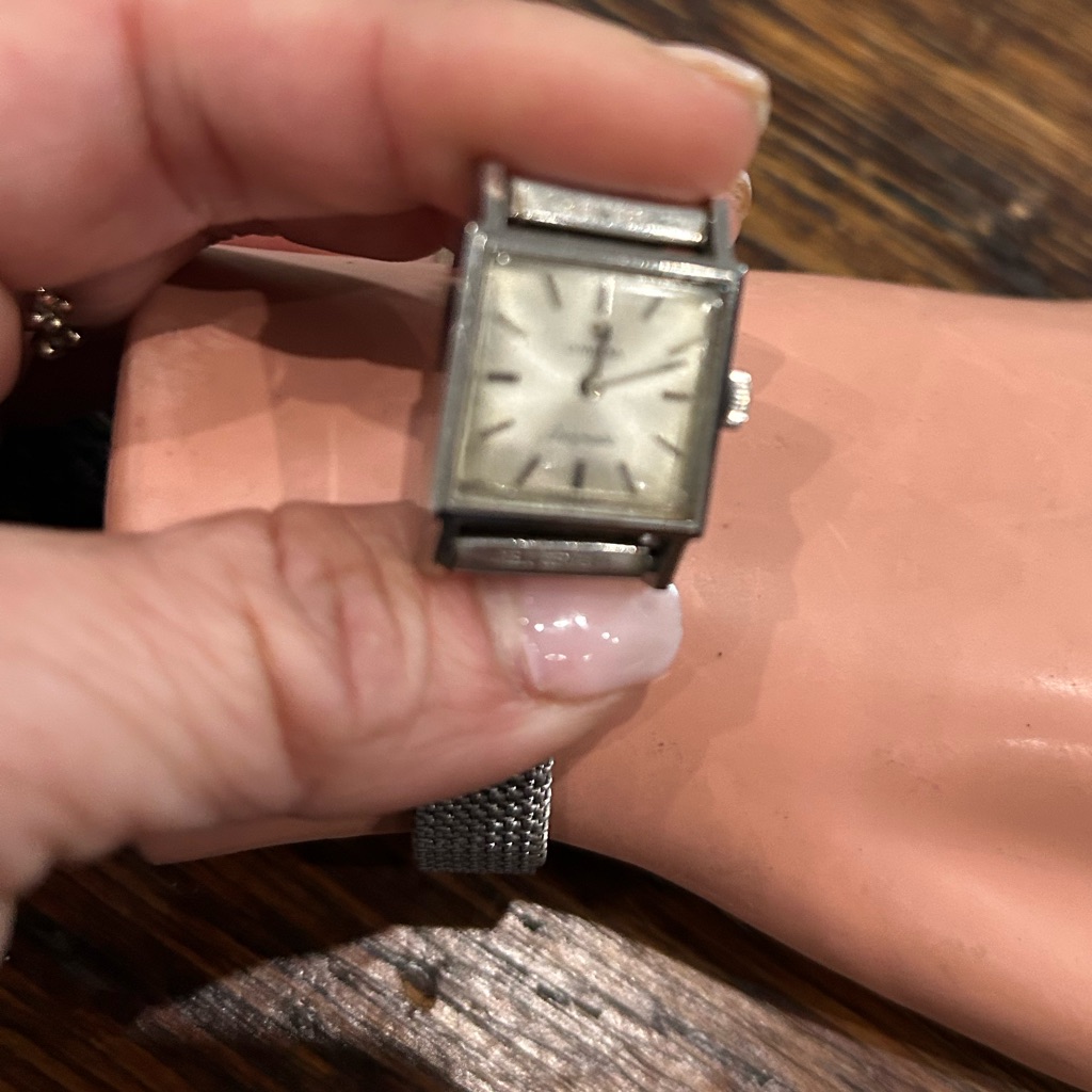 HandWound Ladies Wristwatch Japan Made 70s Vintage Round Silver